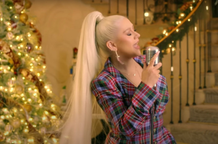 'Tis the Season for Christina Aguilera to Perform 'The Christmas Song' on 'Seth Meyers'