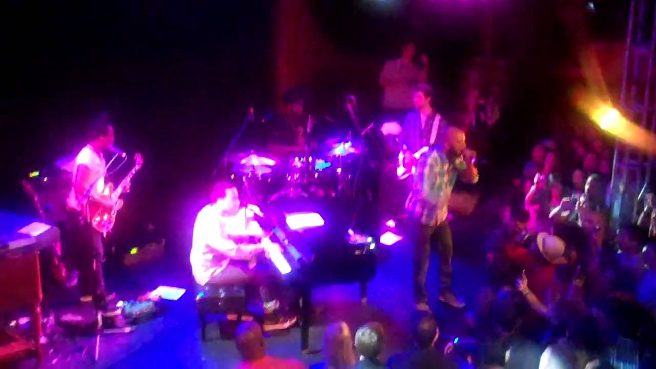 JL, The Roots and Common Performing "They Say" at The Troubadour, Los Angeles