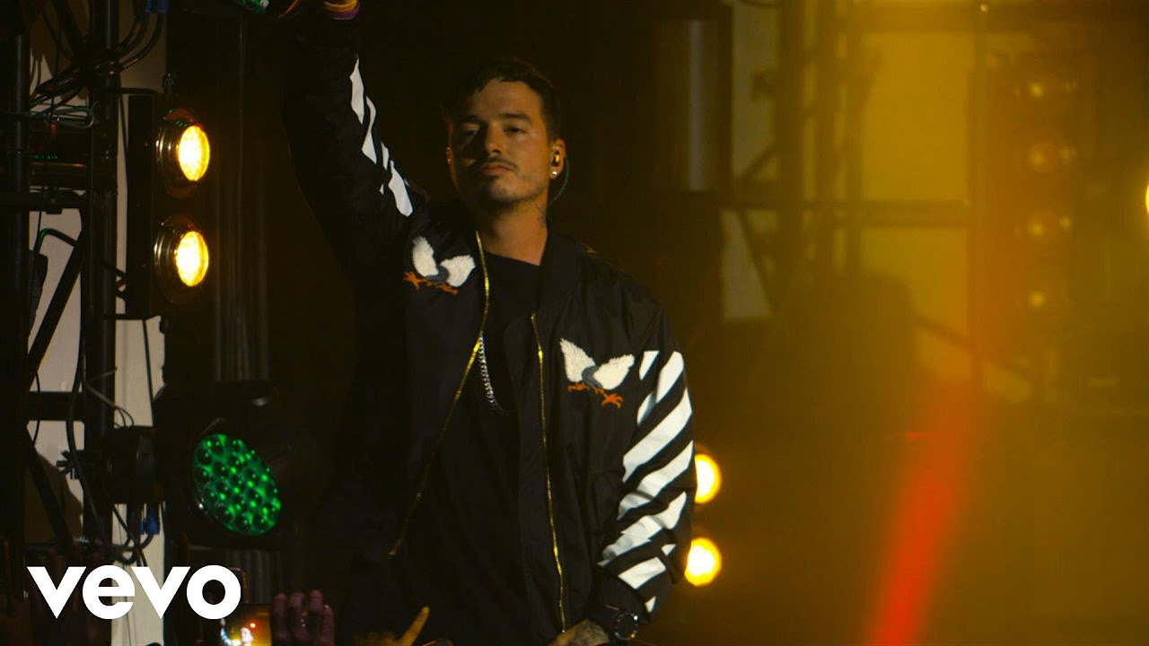 J Balvin - Sin Compromiso (Live at The Year In Vevo)