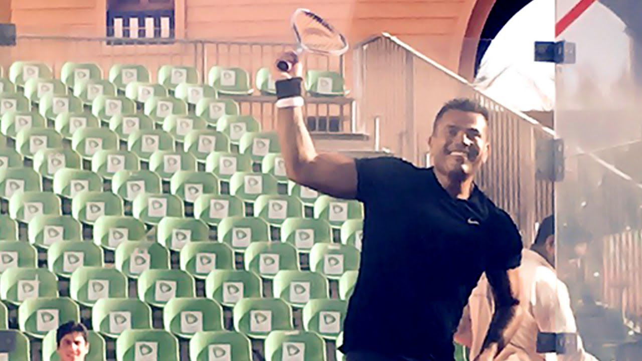 عمرو دياب يلعب سكواش أثناء الأستعدادات لبطولة الجونة الدولية للأسكواش ٢٠١٥