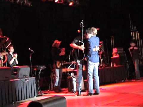 Steve Wariner gives his guitar to Blake Shelton