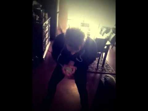 Jacoby Shaddix of Papa Roach shakin' it (@paparoach)