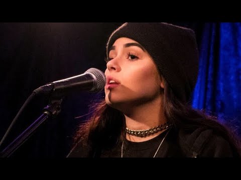 Maggie Lindemann perfoming Pretty Girl and Knocking on Your Heart