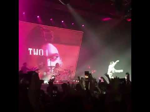 Fans singing Dua Lipa's "New Rules" at The Self Titled Tour Day 4