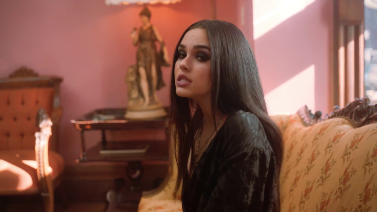 Maggie Lindemann - Obsessed [Official Music Video]