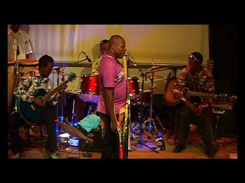 Papa Wemba - Show me the way (live)