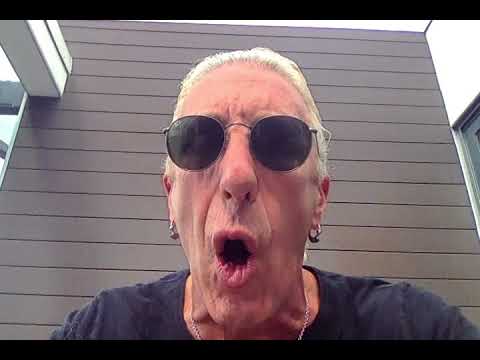 Dee Snider Signing Autographs at Looney Tunes in West Babylon NY 08-28-18