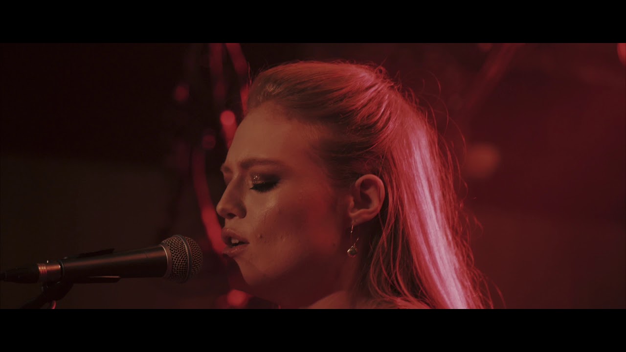 Freya Ridings - Love Is Fire (New Song!) (Live At Omeara - London)