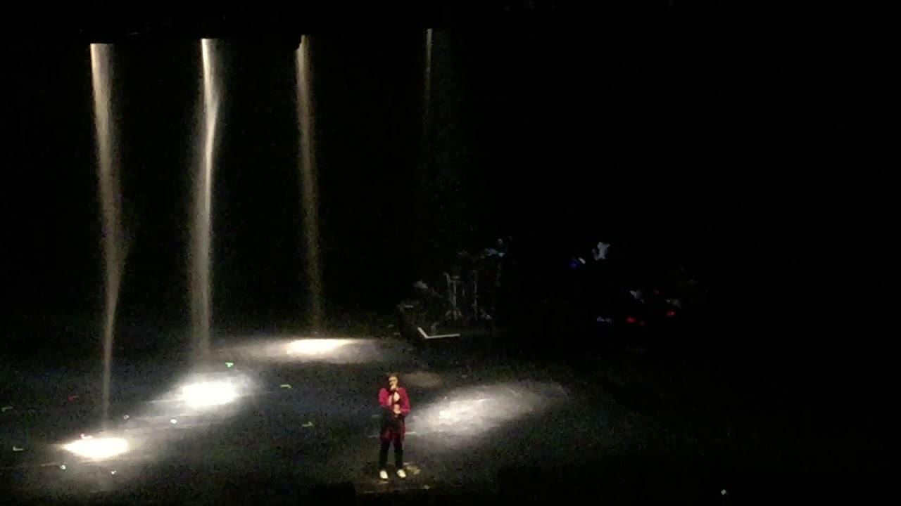 Christine and the Queens- “La Marcheuse” LIVE @ The Wiltern