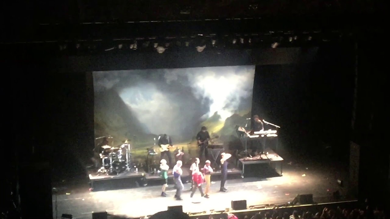 Christine and the Queens- “Girlfriend” LIVE @ The Wiltern