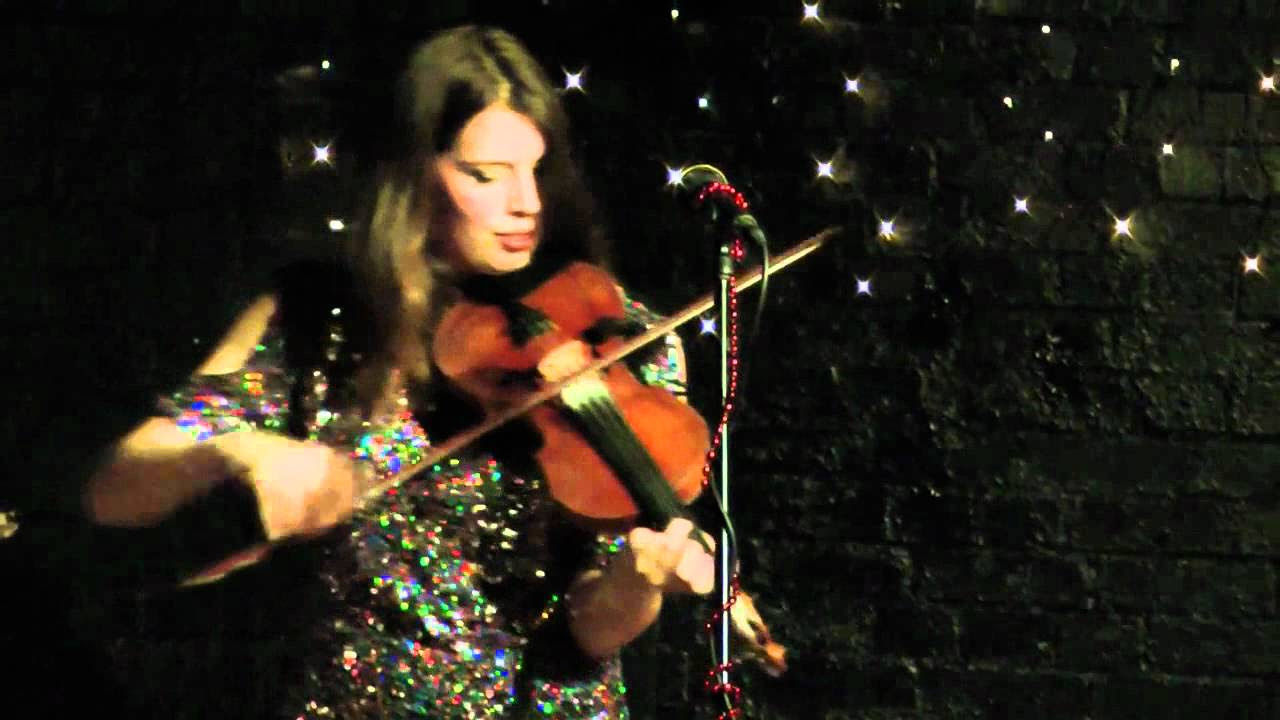 Bella Hardy - Merry Christmas Everybody (Live)