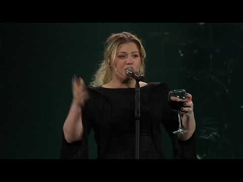 Kelly Clarkson - A Minute + a Glass of Wine (Live in Green Bay, WI)