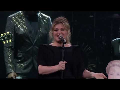Kelly Clarkson - A Minute + a Glass of Wine (Live in St. Louis, MO)