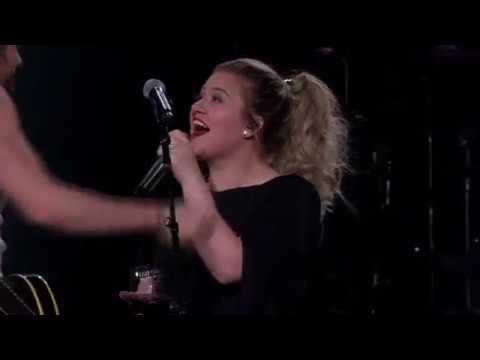 Kelly Clarkson - A Minute + a Glass of Wine (Live in Allentown, PA)