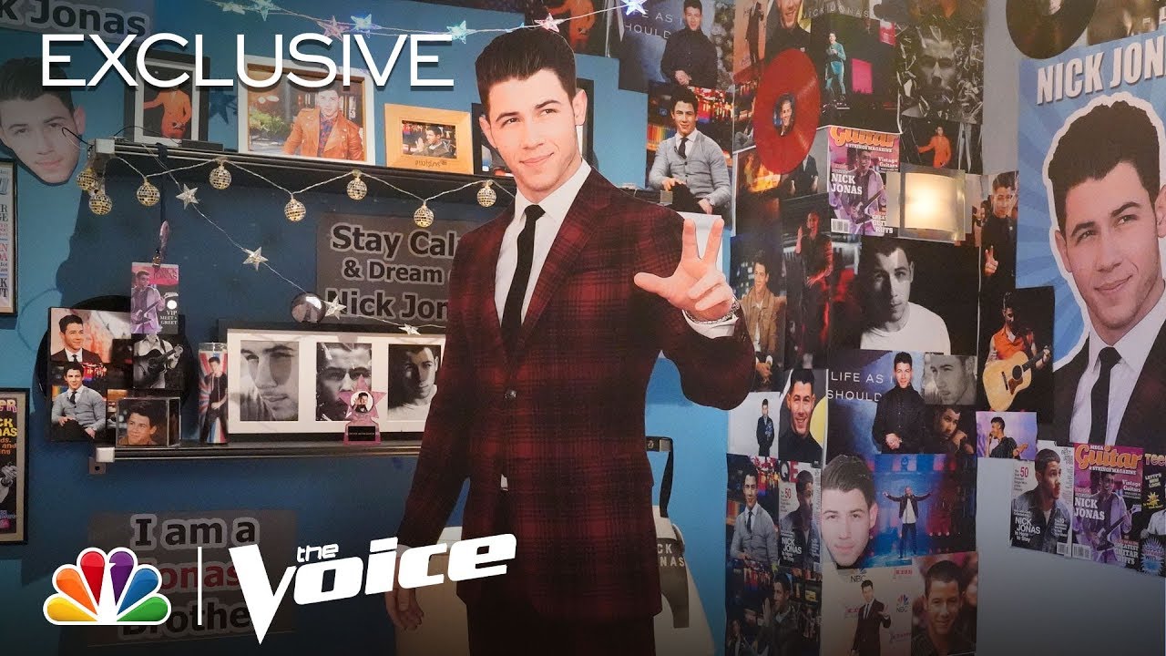 Blake Shelton Gives Nick Jonas a Tour of the Shrine Blake Built to Nick - The Voice 2020