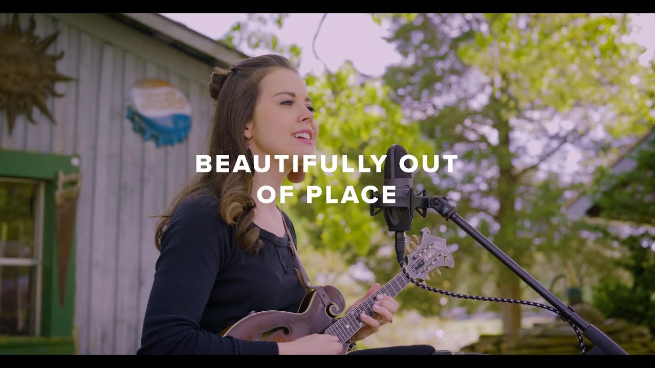 Sierra Hull - Beautifully Out Of Place (solo)