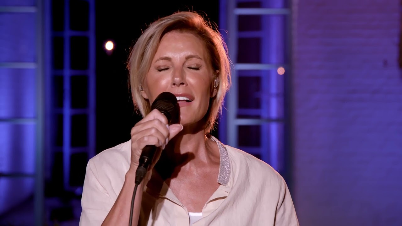 Dana Winner - To Make You Feel My Love (LIVE From My Home To Your Home)