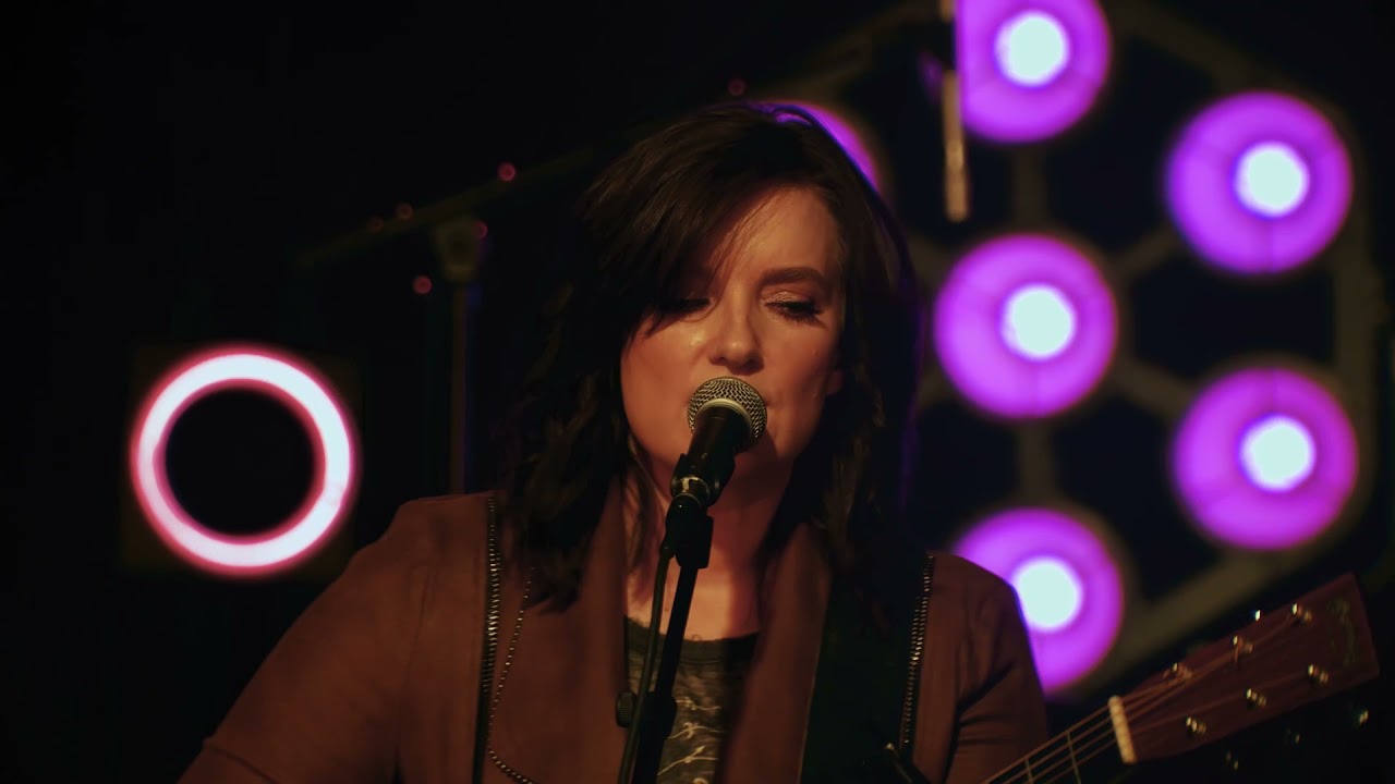 Brandy Clark - Love Can Go To Hell [Live]