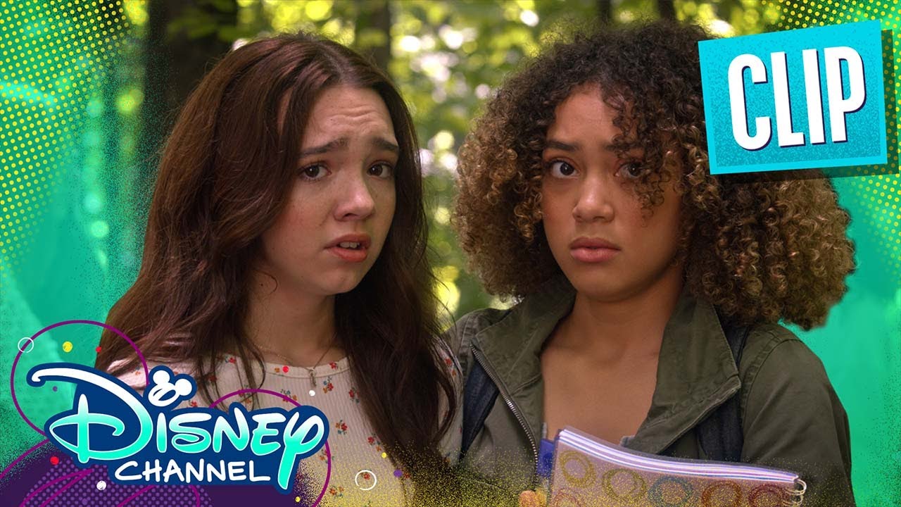 The Thwarted Thespian | Holly Hobbie | @Disney Channel