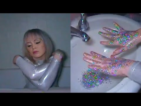 Uffie - dominoes (official visualizer)