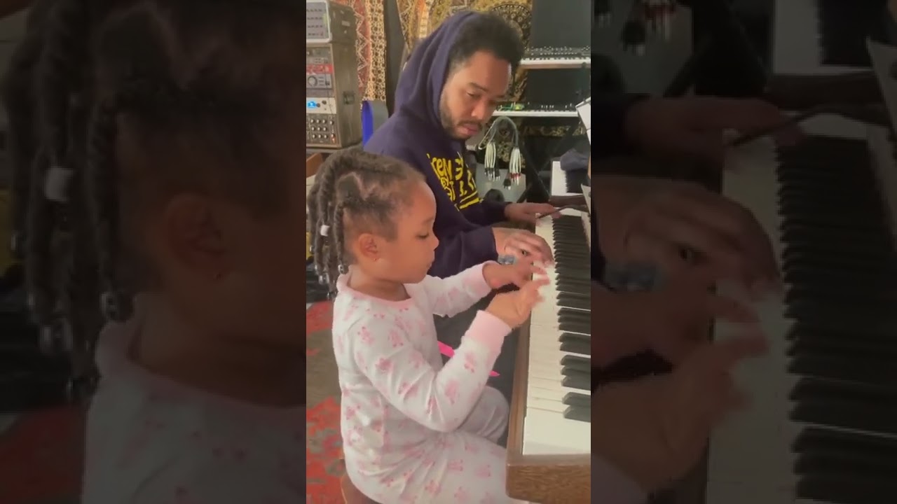 #TerraceMartin & his daughter jamming together is literally everything 🥺 #DinnerParty #Piano