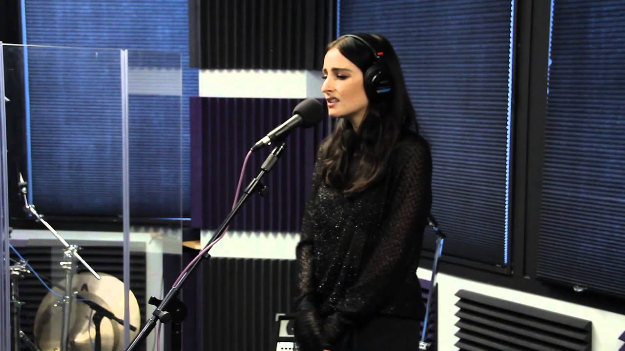 BANKS -  Na Na (Trey Songz Cover - Live at Channel 93.3 Garage)