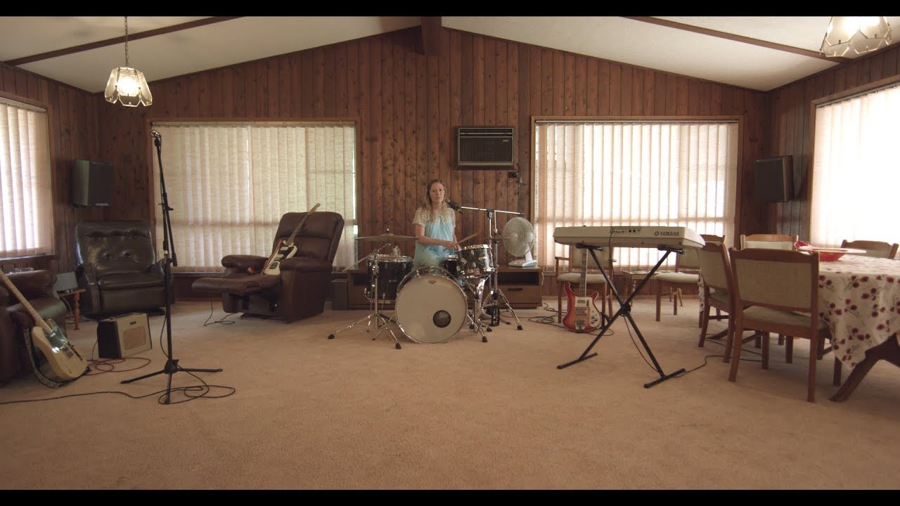 Julia Jacklin - Pressure To Party (Official Video)