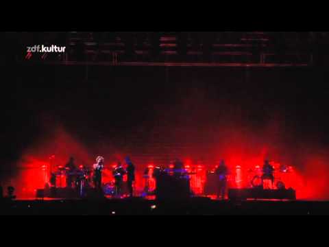 Massive Attack - Invade Me (Live - Melt Festival 2010)