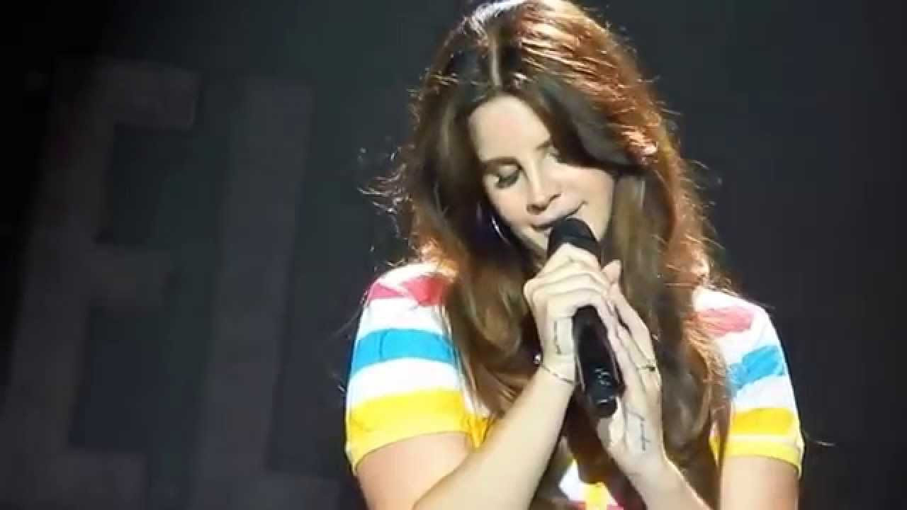 Lana del Rey singing Why Don’t You Do Right? (Endless Summer Tour)