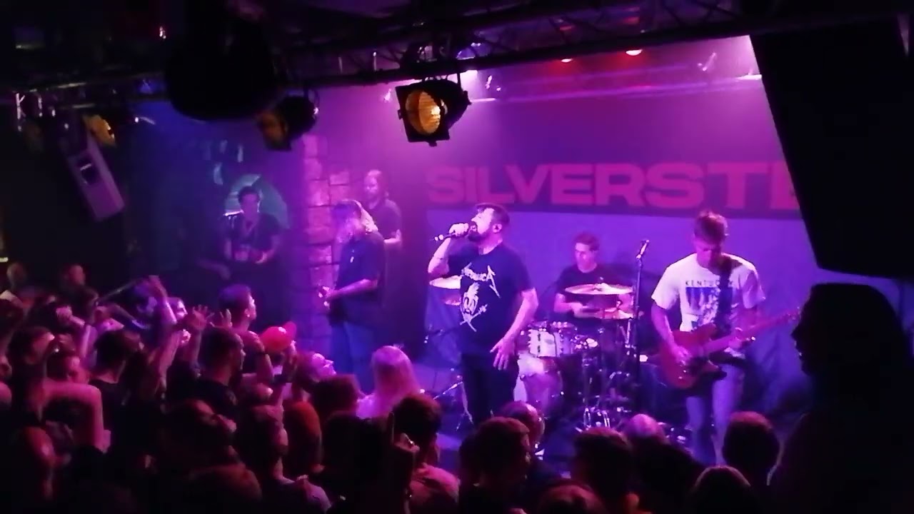 Silverstein - Smashed Into Pieces Live @Tower Bremen 11.06.22