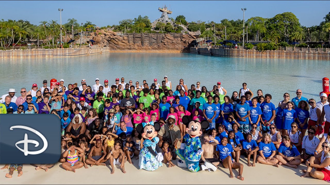 Randy Moss Joins Local Nonprofits For World’s Largest Swimming Lesson | Walt Disney World