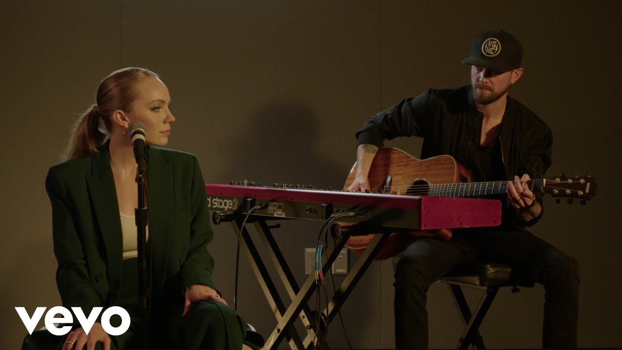 Danielle Bradbery - Red Wine + White Couch (Breakthrough Sessions)
