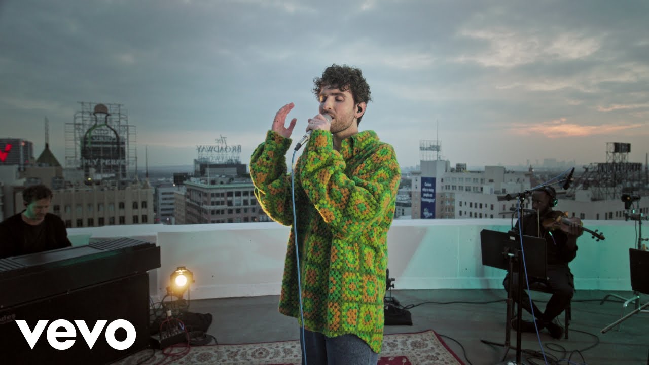 Duncan Laurence - Love Don't Hate It (Live from the Capitol Records Rooftop)