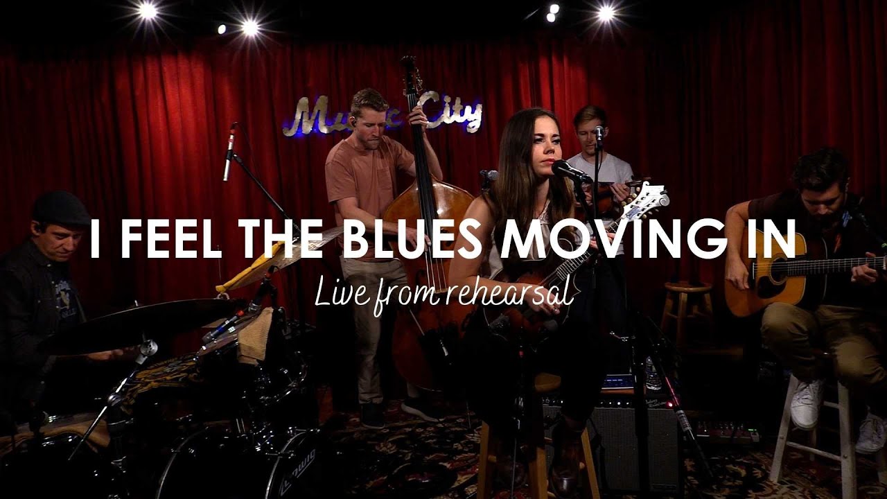 Sierra Hull - I Feel The Blues Moving In (Del McCoury Band Cover)