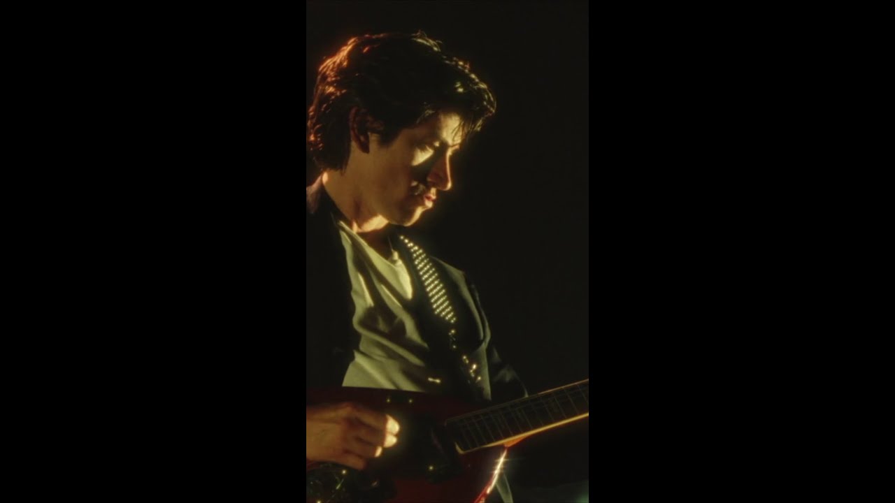Do I Wanna Know? live from Kings Theatre. Watch the full film now. #arcticmonkeys