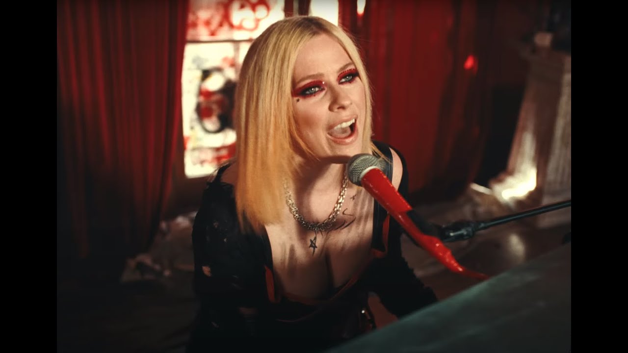 Avril Lavigne - I'm a Mess (with YUNGBLUD) (Official Video)