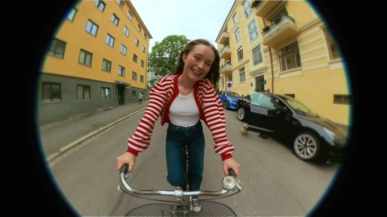Sigrid - Everybody Says They're Fine (up close) (Visualiser)
