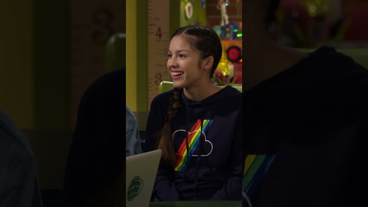 It's called small talk, Paige 🦦 #Bizaardvark #Shorts