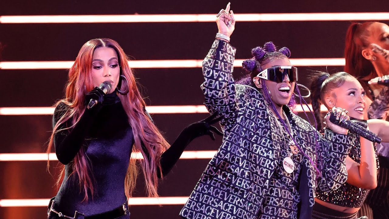 Anitta - “Envolver” & “Lobby” featuring Missy Elliott live at the 2022 American Music Awards (AMAs)