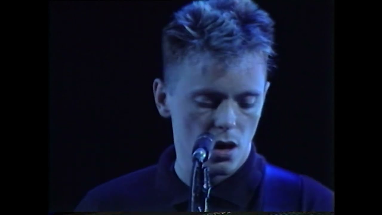 New Order - Love Vigilantes (Live at the Koseinenkin Hall, Tokyo, Japan, 1985)