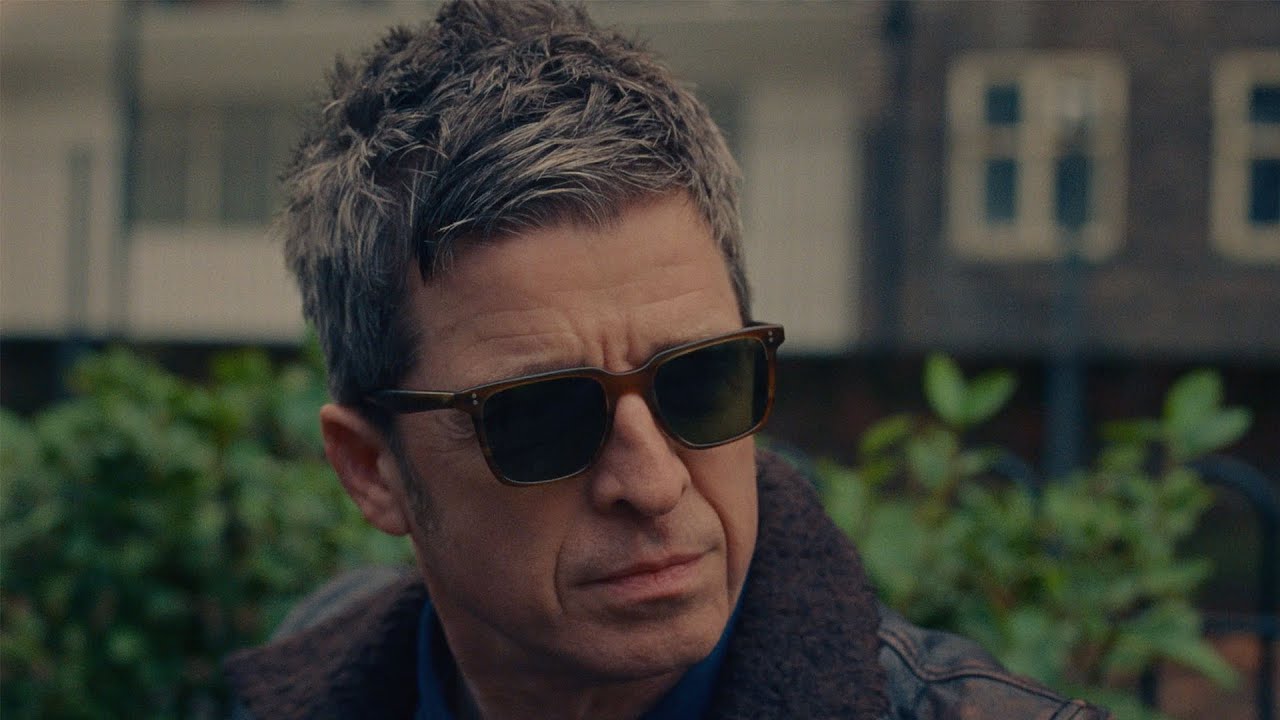 Noel Gallagher's High Flying Birds - Easy Now (Official Video)