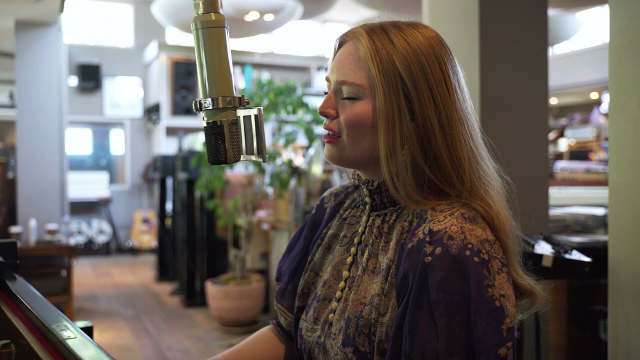 Freya Ridings - Face In The Crowd (Live Piano Version)