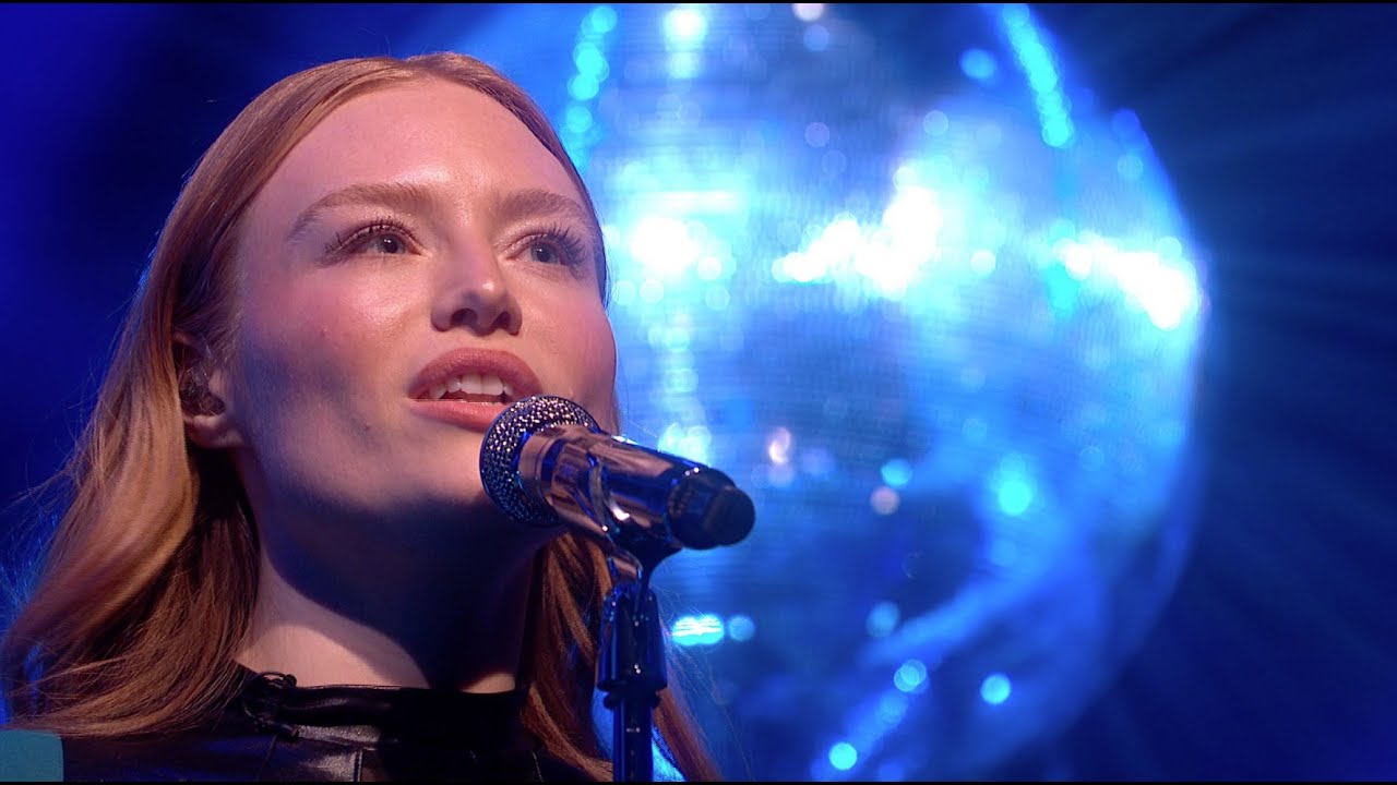 Freya Ridings - Weekends (Live from the Graham Norton Show)