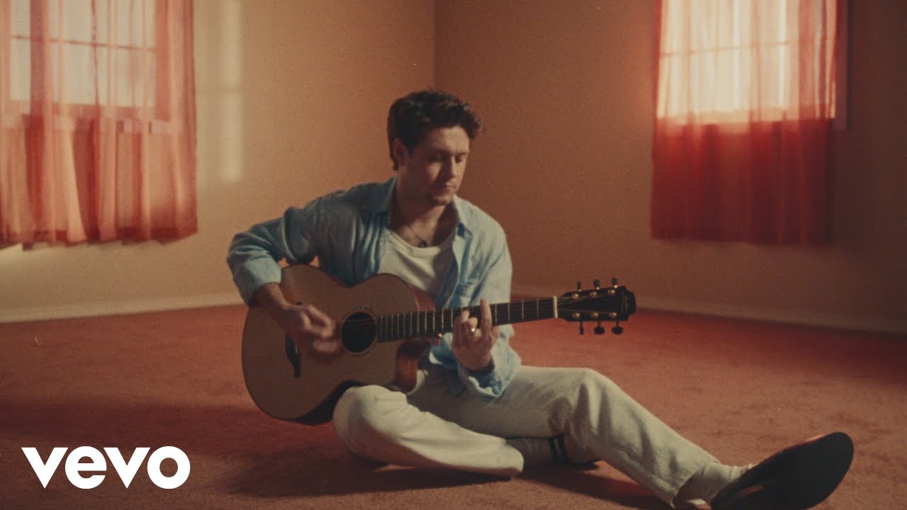 Niall Horan - Heaven (Behind the Scenes Acoustic)