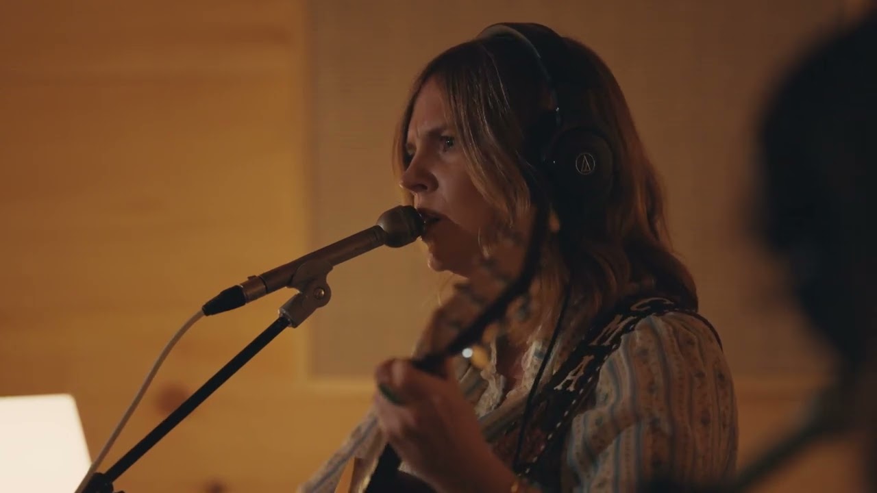 Courtney Marie Andrews - On The Line (Flying Cloud Live Session)