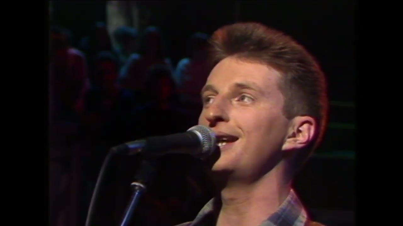 Billy Bragg - A New England (Live on The Tube, 1983)