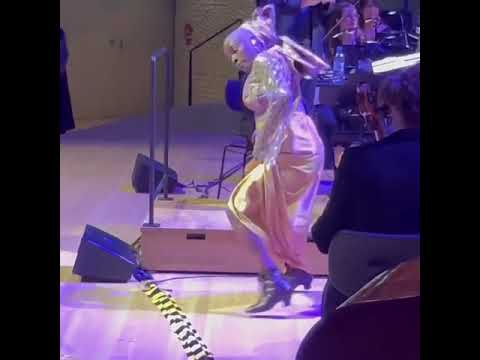 That moment where I don't have no choice but to remove my head scarf! #angeliquekidjo #shorts