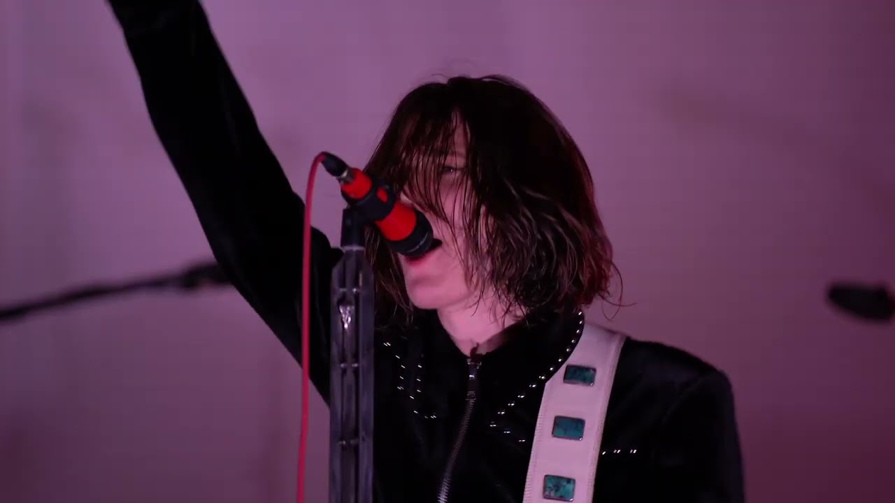 Tyler Bryant & the Shakedown - "Where I Want You" LIVE