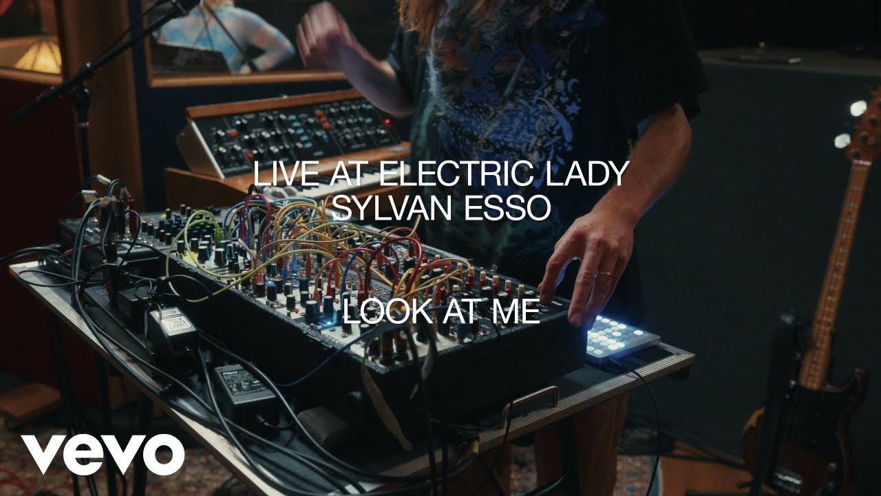 Sylvan Esso - Look At Me (Live At Electric Lady)