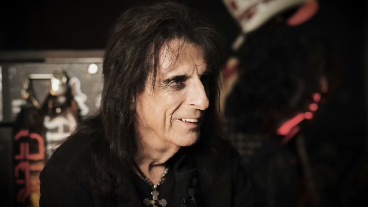 ALICE COOPER - Behind The Tracks (Part 2)